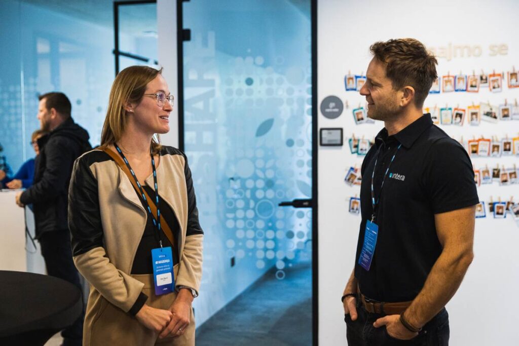 Borut Skok z gostjo na dogodku Intrix akademija 2023