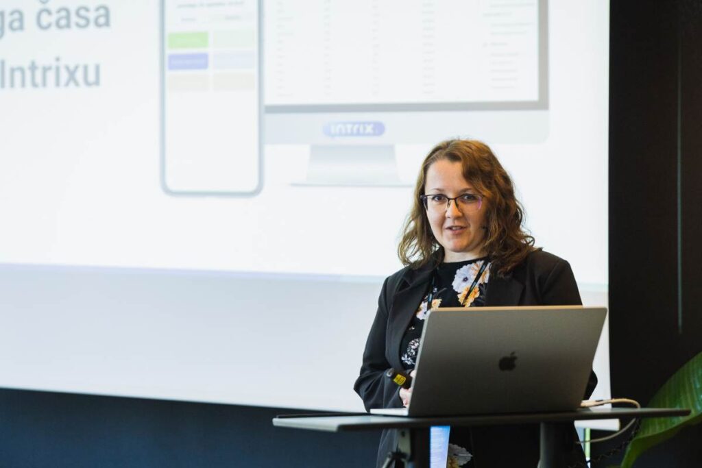 Mihaela Preskar med predavanjem na Intrix akademiji 2023
