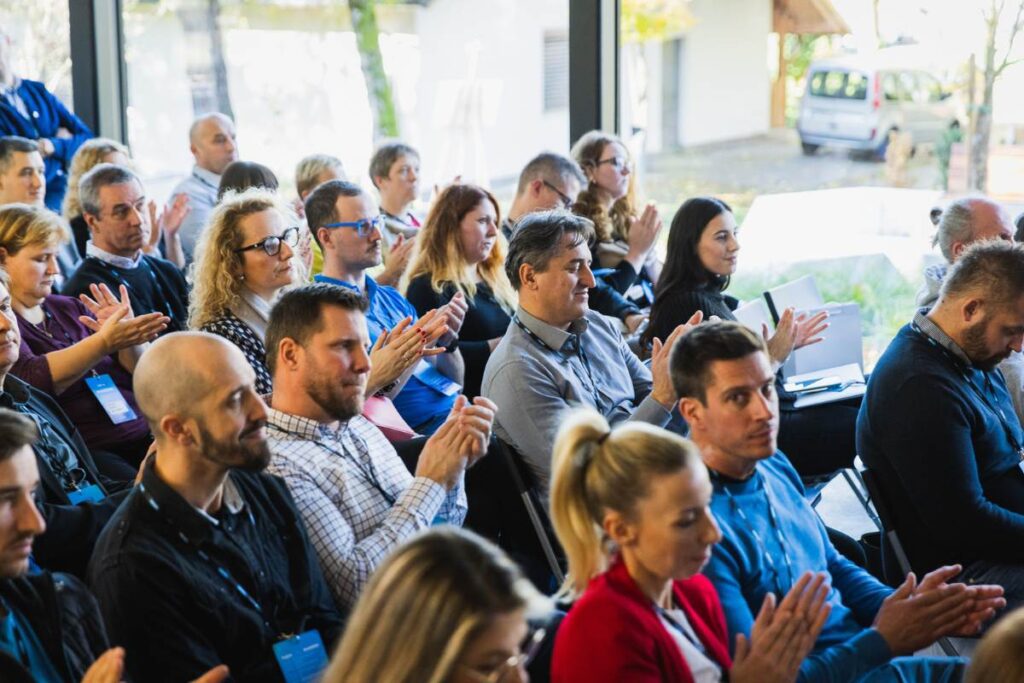 Publika na dogodku Intrix akademija 2023