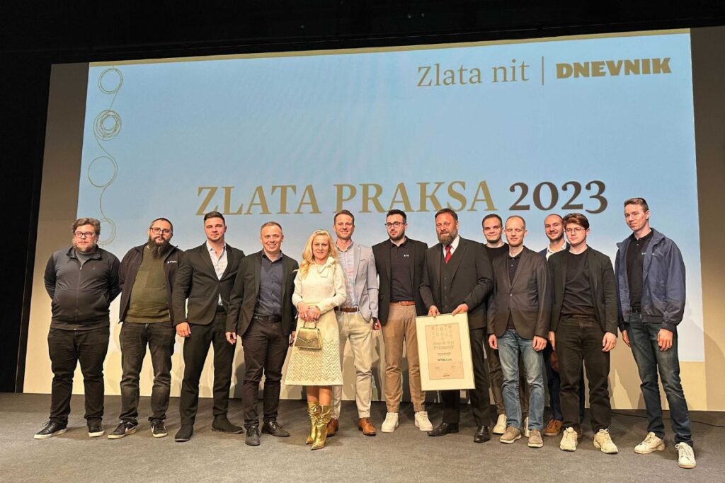 Ekipa Intere ob prejemu nagrade Najboljši zaposlovalec Ekipa Intere ob prejemu nagrade Najboljši zaposlovalec