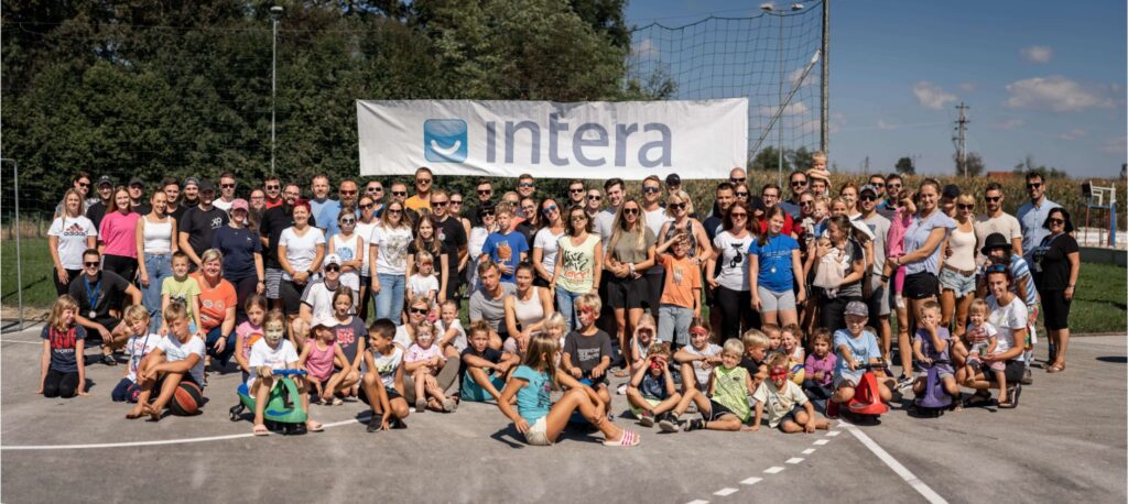 Interin tek Skupinska slika udeležencev Interinega teka