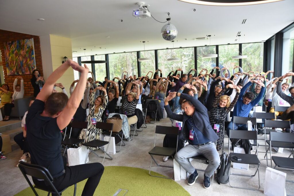 Udeleženci med vadbo