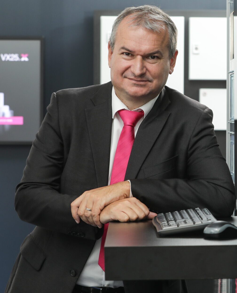 Kod Intrix tima posebno cijenimo brzu reakciju na naše zahtjeve i specifičnosti. Tražili smo fleksibilnog partnera koji može brzo i jasno odgovoriti na naše potrebe - i upravo je to bilo ključno za odluku o implementaciji CRM-a. Dejan Dokmanović, Izvršni dirketor, Rittal